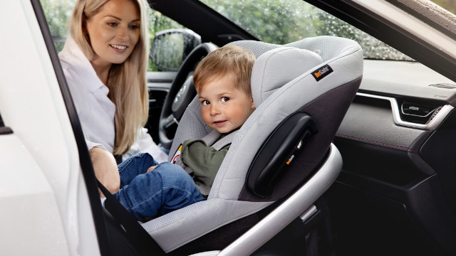 Kedy vymeniť „vajíčko“ za väčšiu autosedačku - protismerné autosedačky